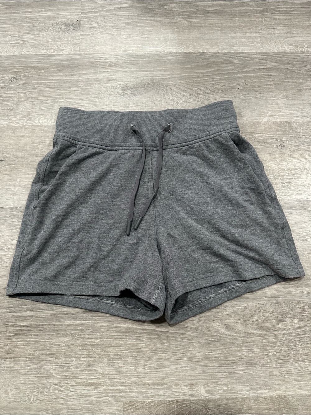 B60 Lululemon Every Moment Short 3.5" Heathered Grey Slate Size 2